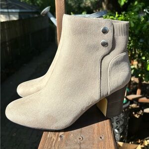 Bella Vita suede boots tan taupe booties